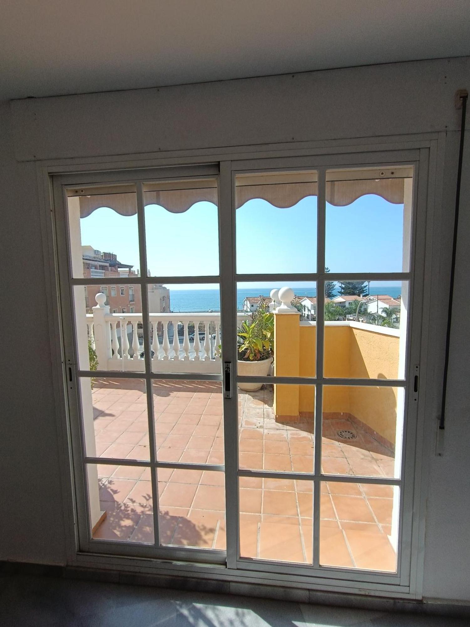 Lovely Penthouse In Front Of The With Free Parking *