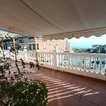 Lovely Penthouse In Front Of The Beach With Free Parking