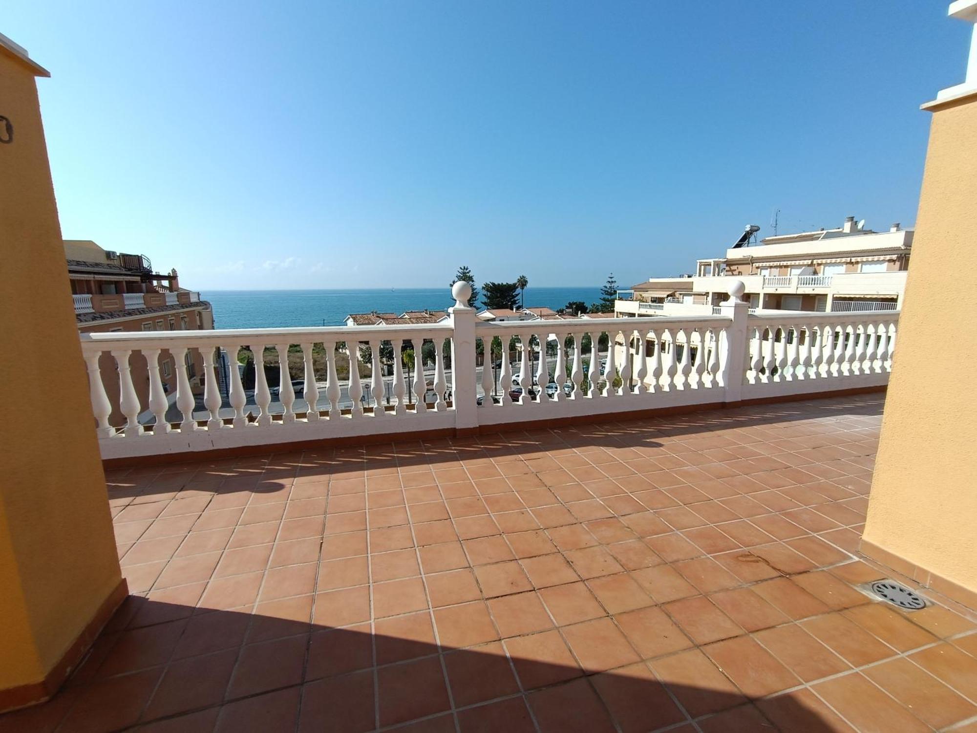 Lovely Penthouse In Front Of The With Free Parking Appartement Málaga