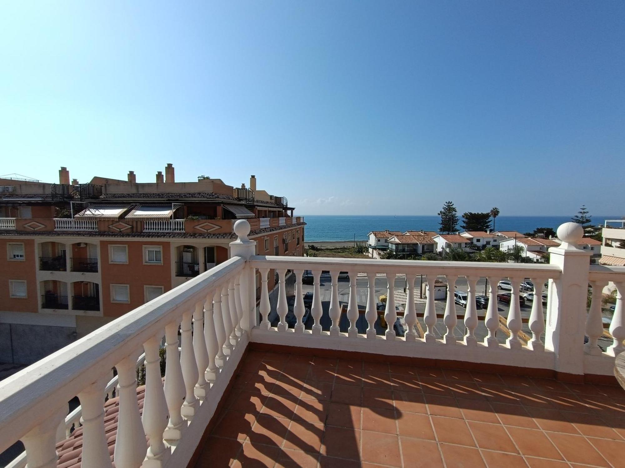 Lovely Penthouse In Front Of The With Free Parking Appartement